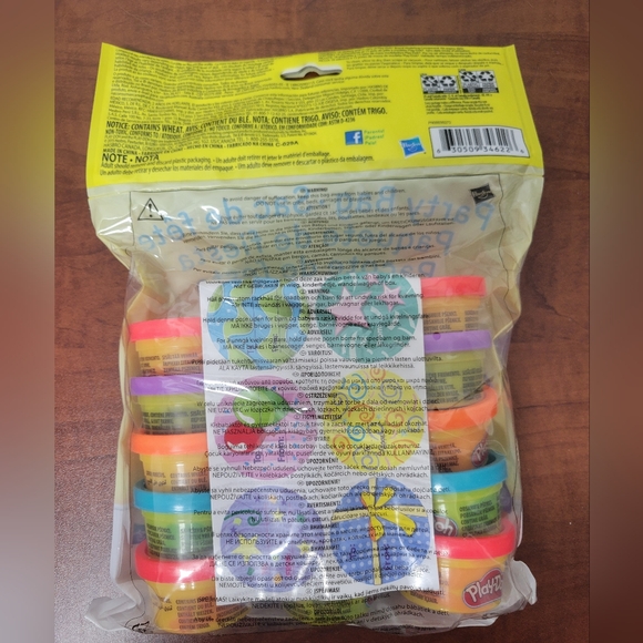 Hasbro Play-Doh Party Pack with Vibrant Colors 15 Can Nwt - Picture 3 of 5